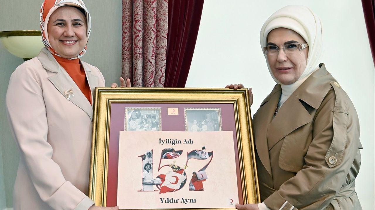 Emine Erdoğan'dan Türk Kızılay'a Kurban Bağışı