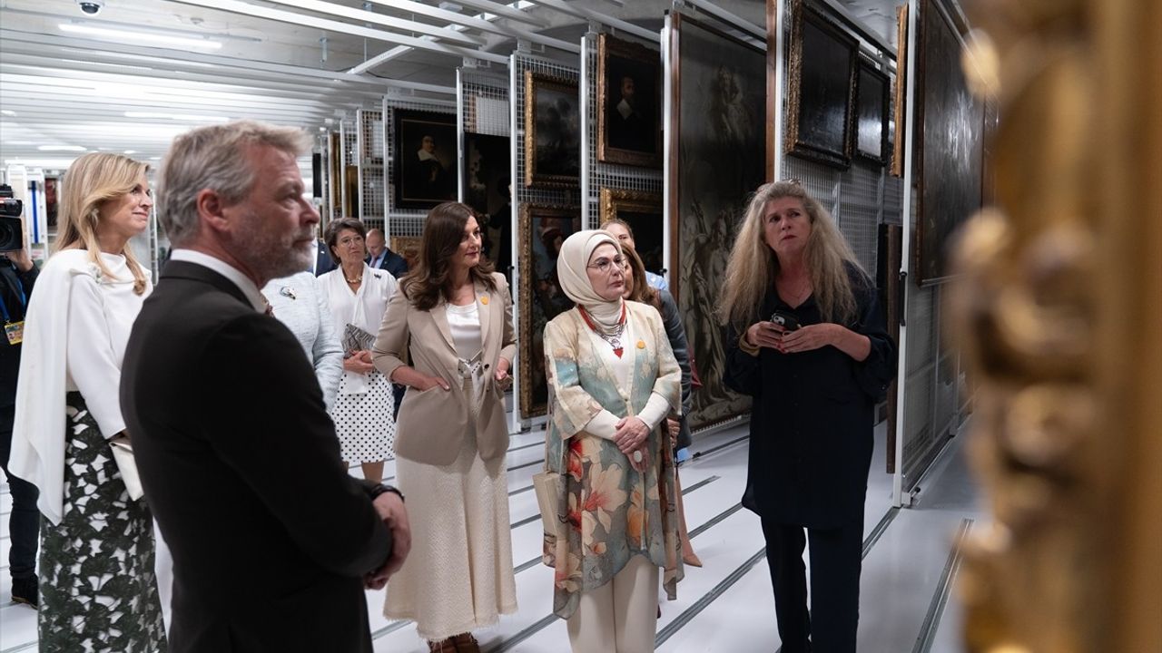 Emine Erdoğan, Hollanda Kraliçesi'nin Öncülüğünde Lider Eşleriyle Buluştu
