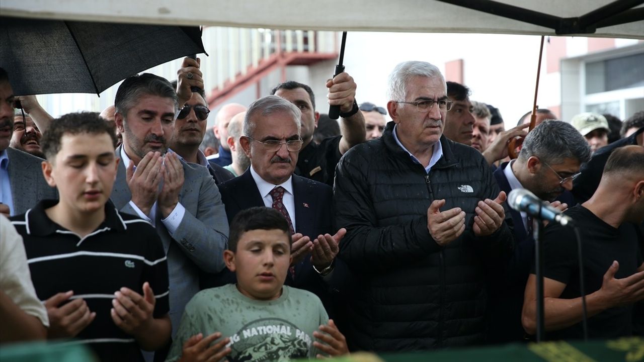 Erzurum'da Göçükte Hayatını Kaybeden İşçilerin Cenazesi Defnedildi