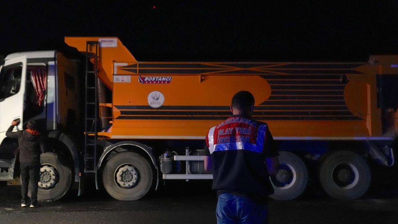 Erzurum'da Kamyon Kazası: 5 İşçi Yaralandı