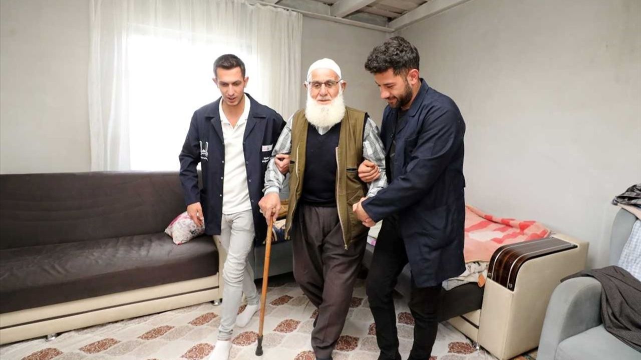 Erzurum'da Yaşlılara Bayram Temizliği ve Bakım Hizmeti