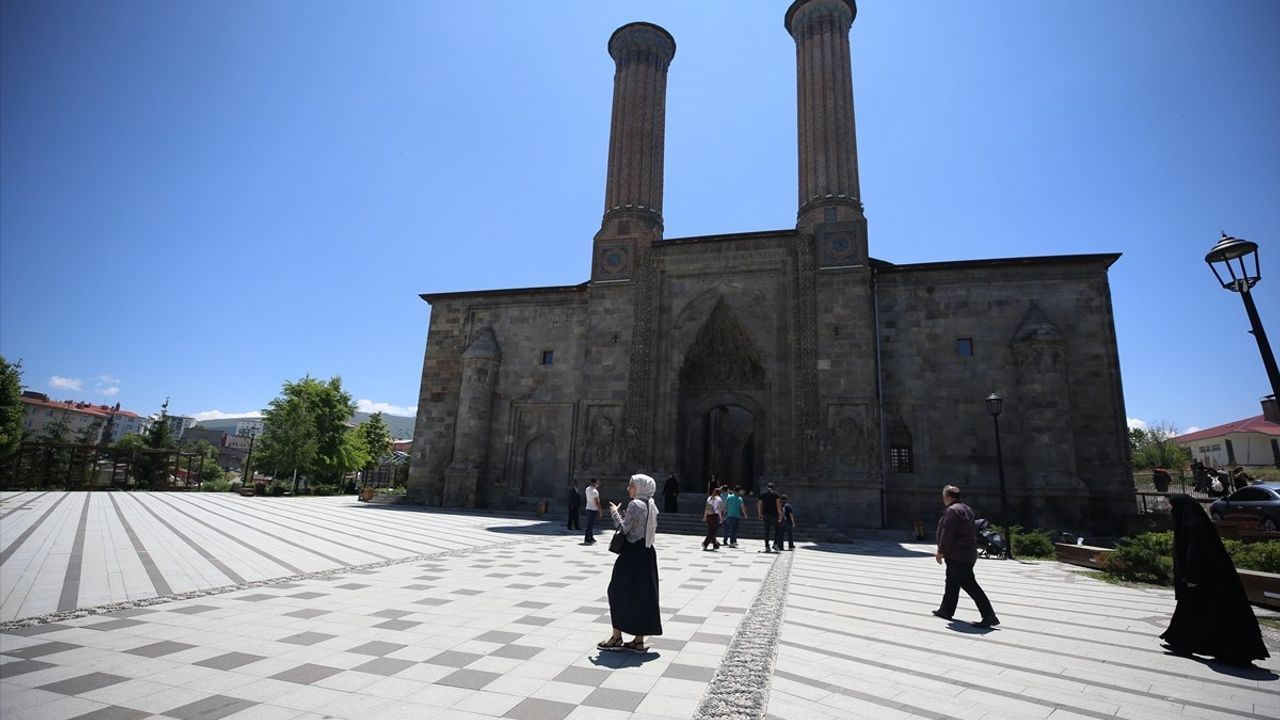Erzurum Yaz Aylarında Turist Çekiyor