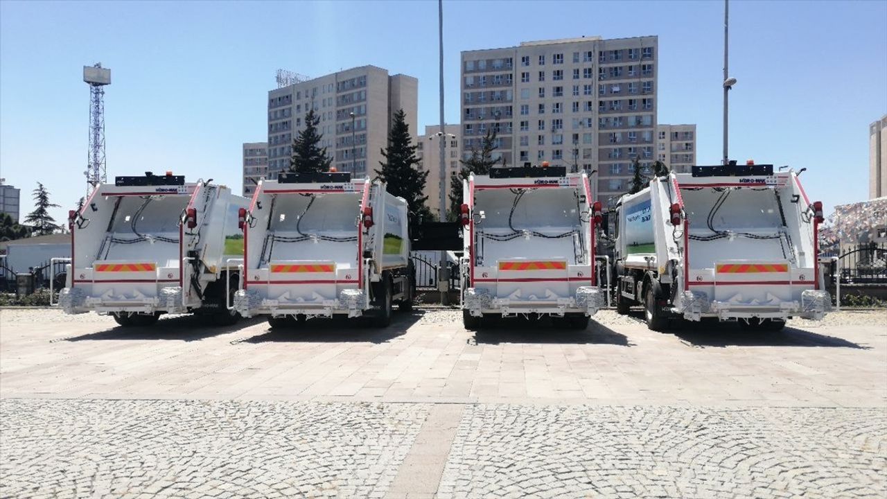 Esenyurt Belediyesi Temizlik Araçları ile Atık Yönetimini Güçlendiriyor
