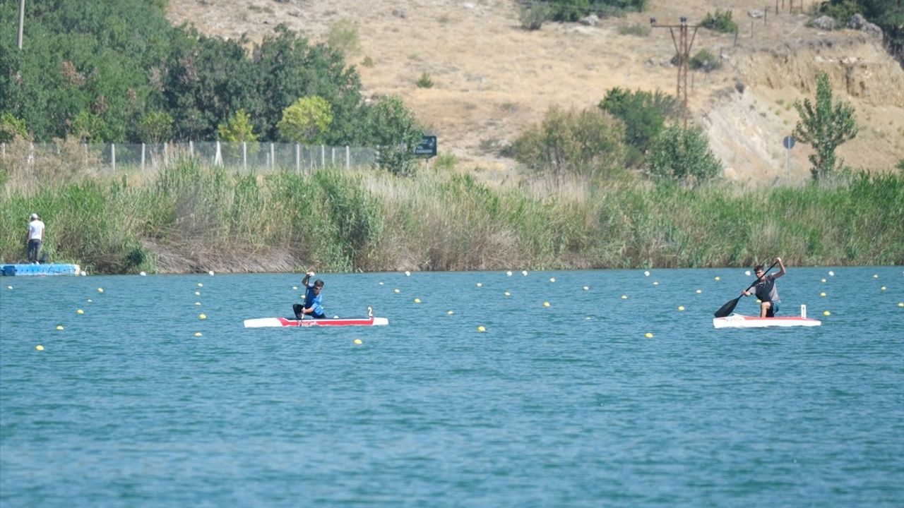 Eskişehir'de Durgunsu Kano Türkiye Şampiyonası Başladı