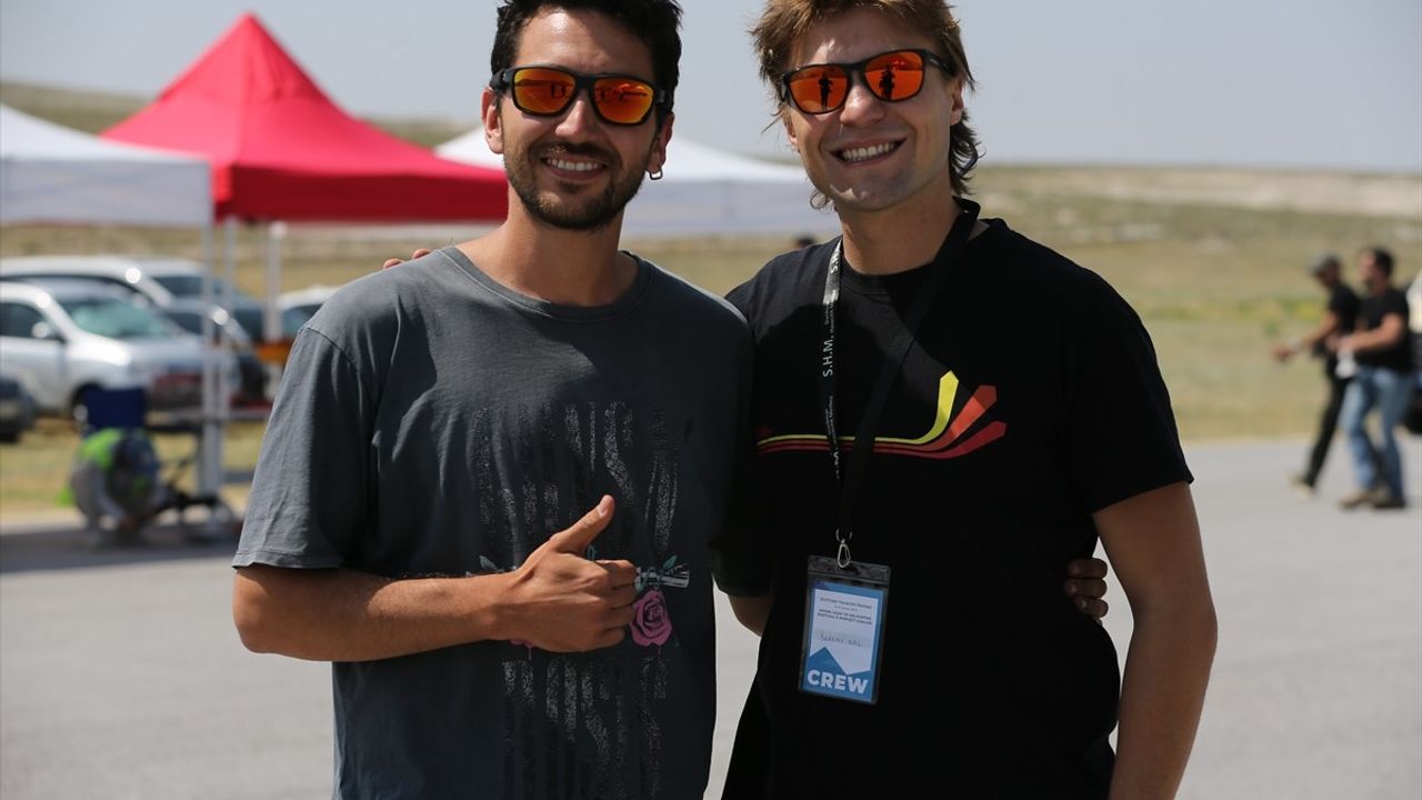 Eskişehir'de Paraşüt ve Model Uçak Festivali