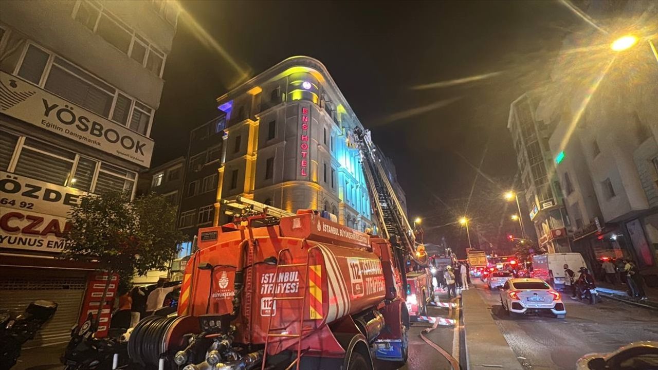 Fatih'te Otel Yangını: 4 Kişi Kurtarıldı