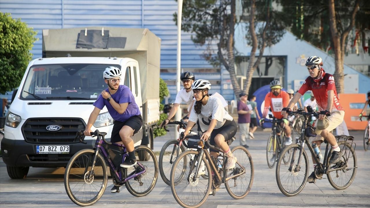 Fethiye'de Bisiklet Kazalarına Dikkat Çekmek İçin Sessiz Sürüş Etkinliği