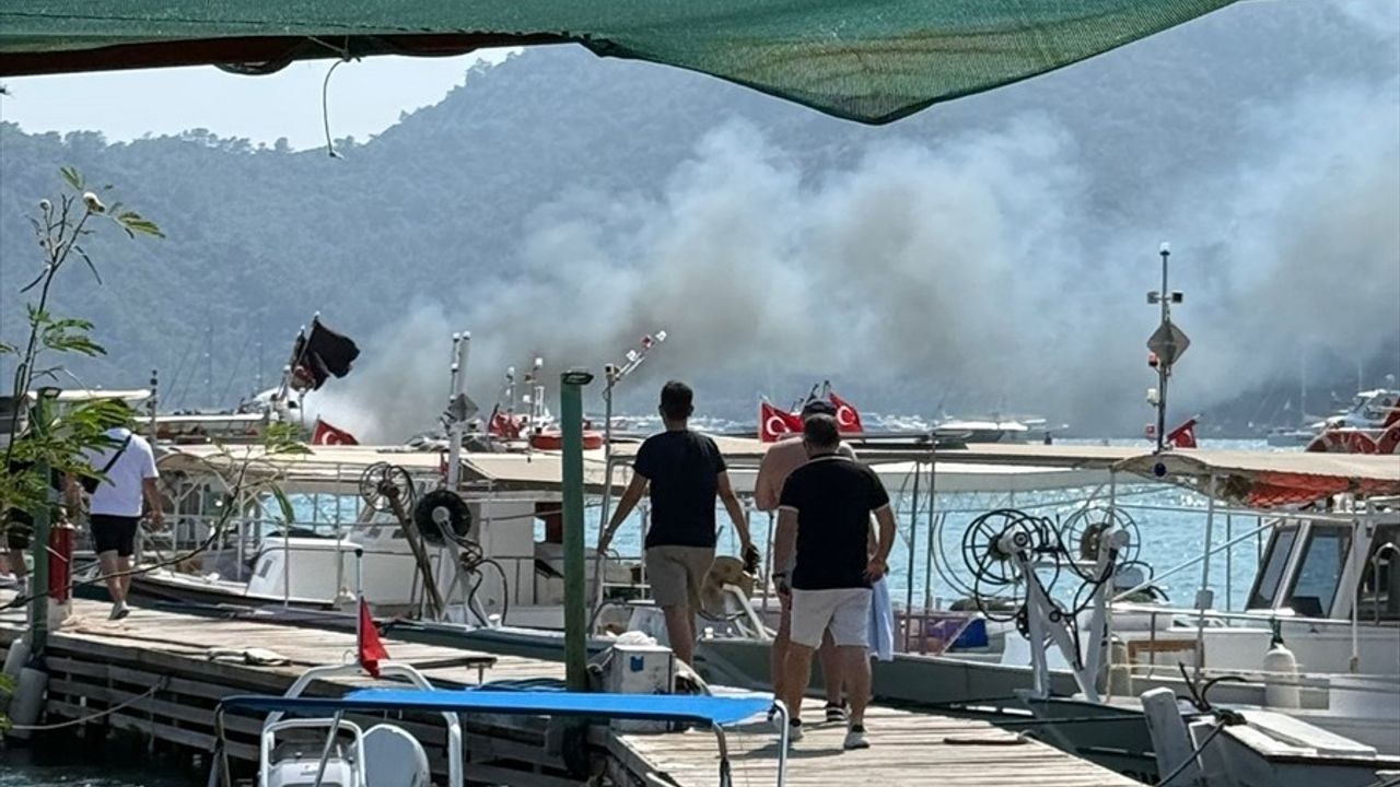 Fethiye'de Marina Teknesinde Yangın Kontrol Altına Alındı
