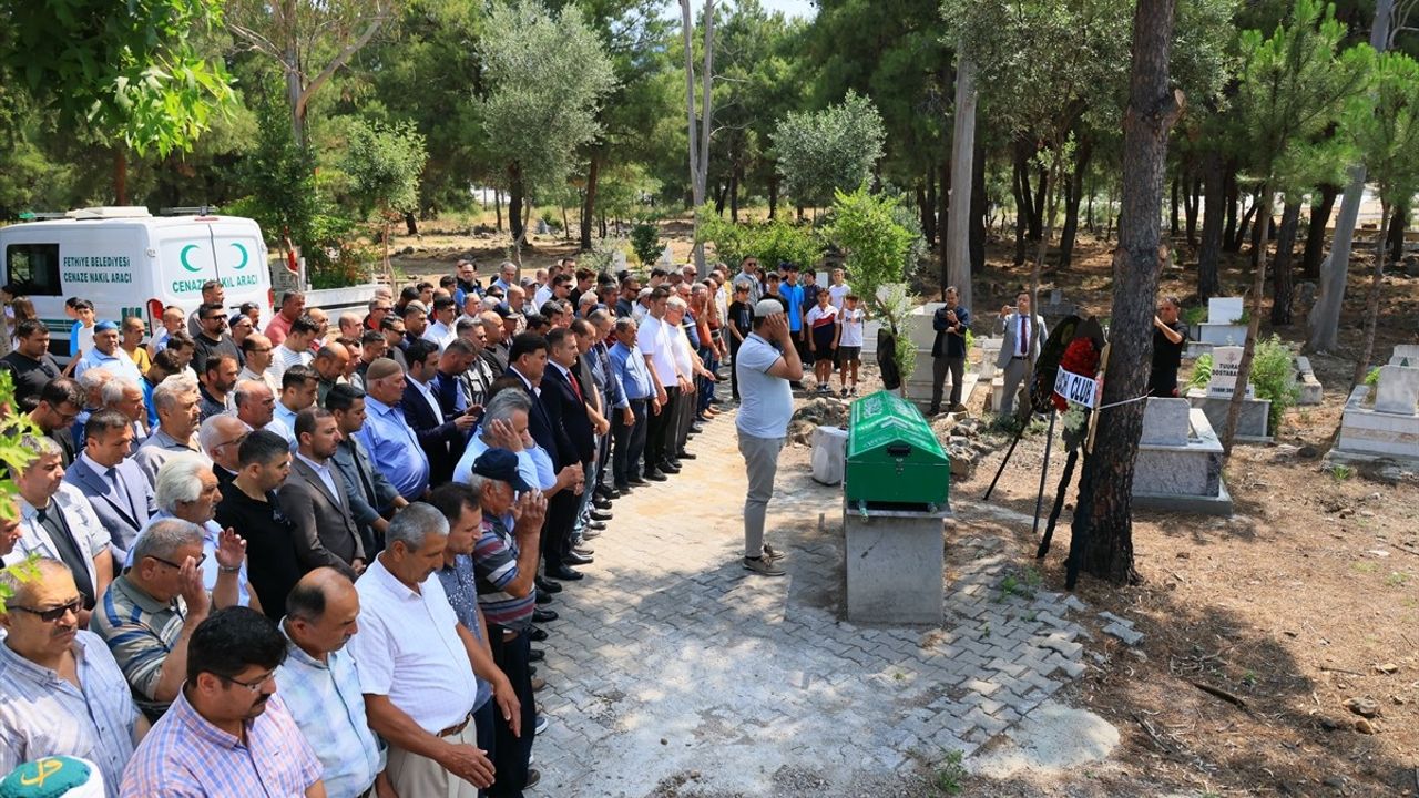 Fethiye'deki Depremde Hayatını Kaybeden Genç Son Yolculuğuna Uğurlandı