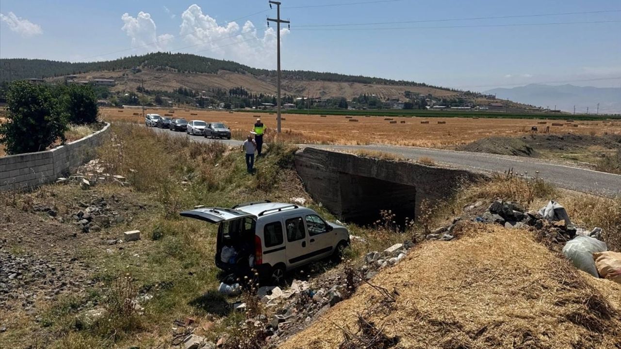 Gaziantep'te Köprüden Düşen Araçta 6 Yaralı