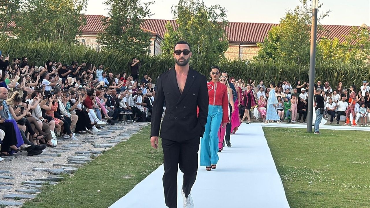 Geleceğin Tasarımcıları Rami Kütüphanesi'nde Defile Düzenledi