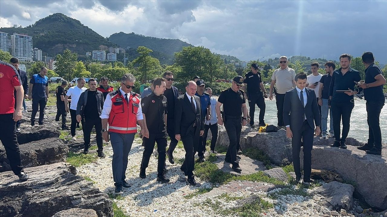 Giresun'da Denizde Kaybolan Çocuk İçin Arama Çalışmaları Devam Ediyor