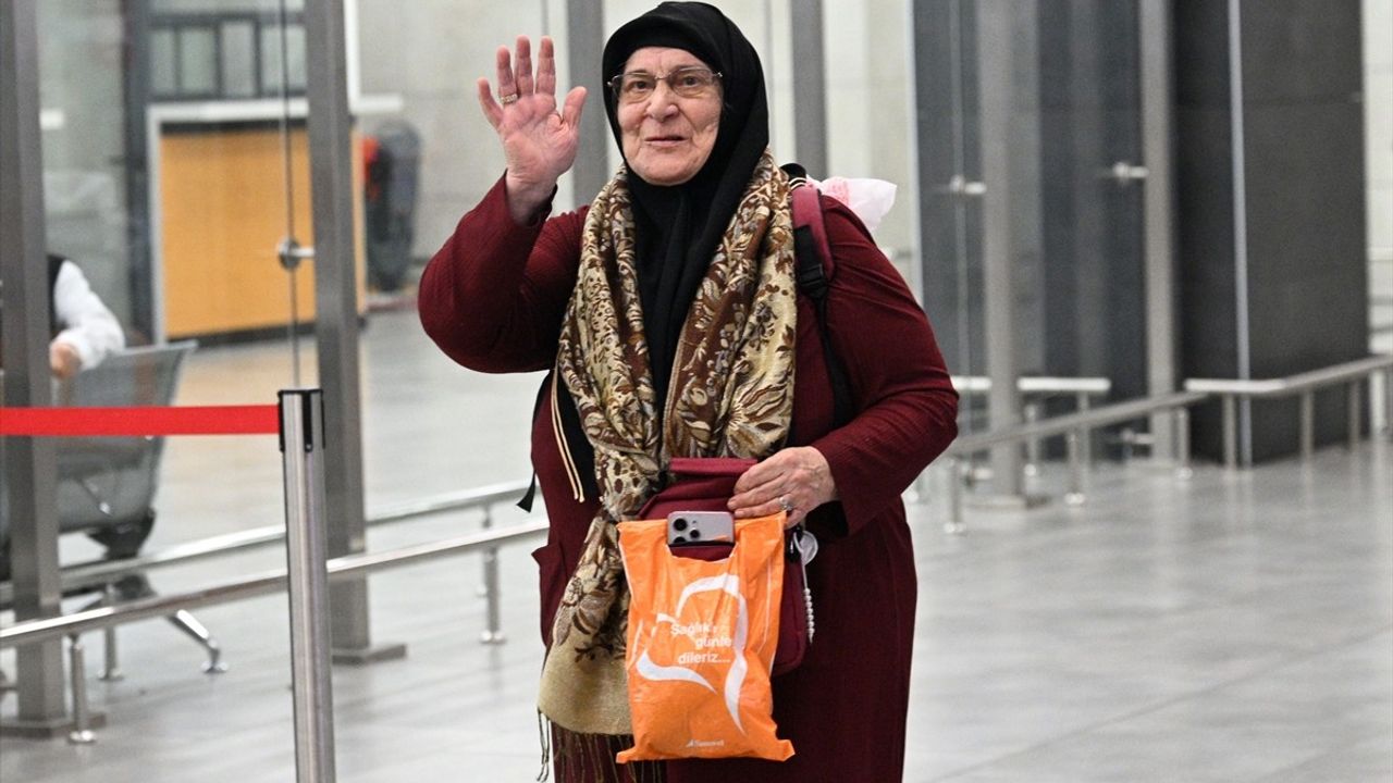 Hac İbadetini Tamamlayan Hacıların Kayseri'ye Dönüşü