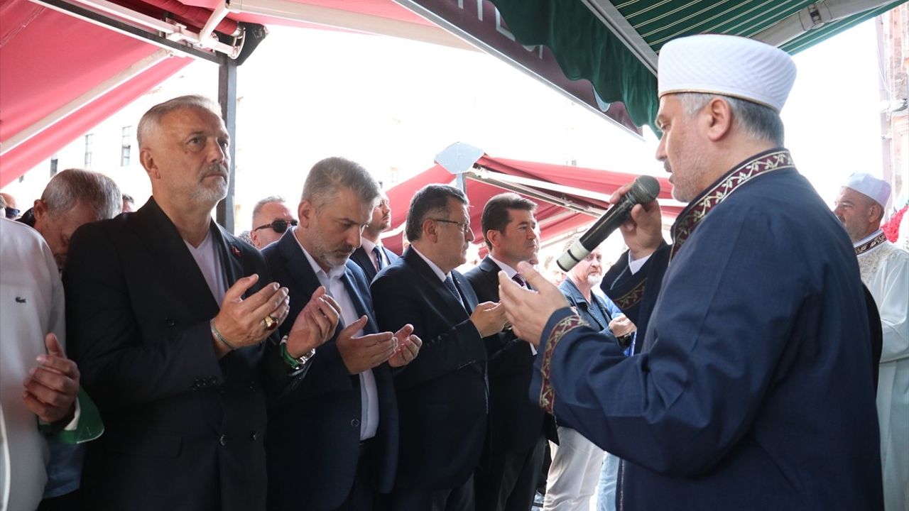 Hami Mandıralı'nın Kayınpederi Son Yolculuğuna Uğurlandı
