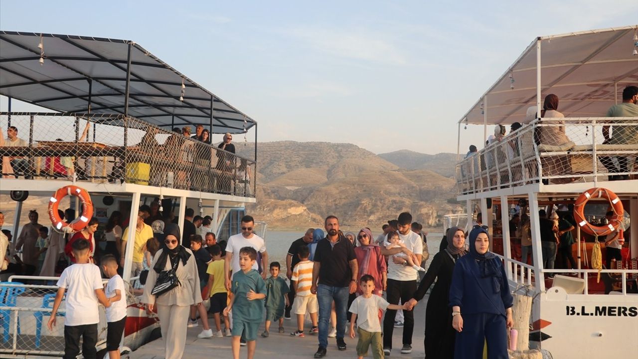 Hasankeyf Bayramda 125 Bini Aşkın Ziyaretçi Ağırladı