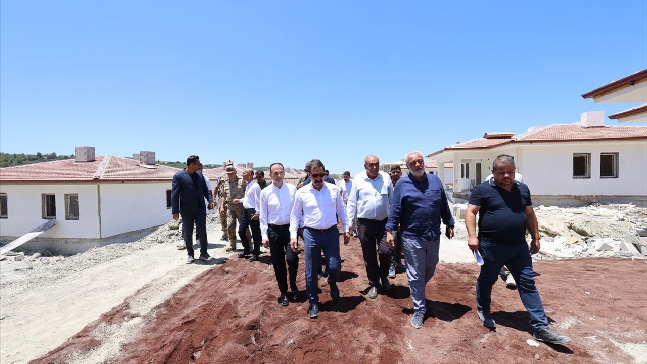 Hatay Arsuz'da Kırsal Afet Konutları İnşaatı Devam Ediyor