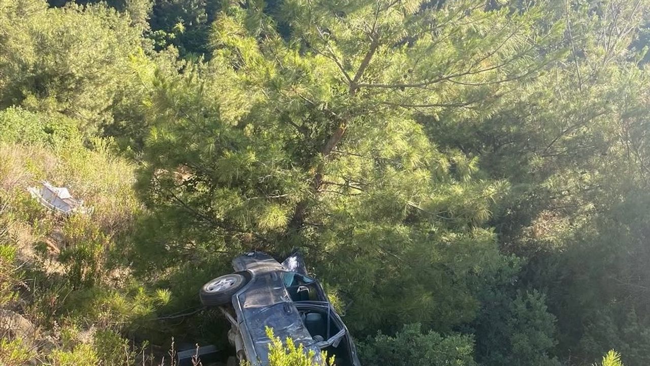 Hatay'da Uçuruma Devrilen Araçta 1 Ölü, 2 Yaralı