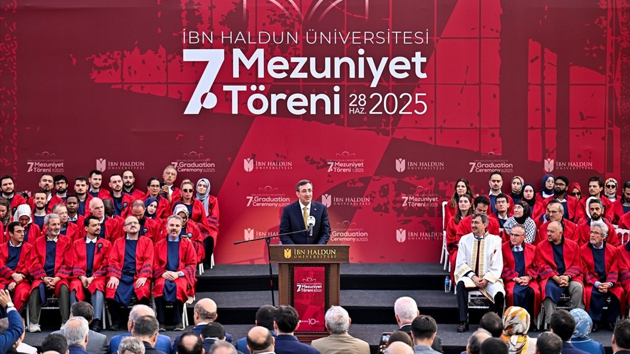 İbn Haldun Üniversitesi Mezuniyet Töreni Gerçekleşti