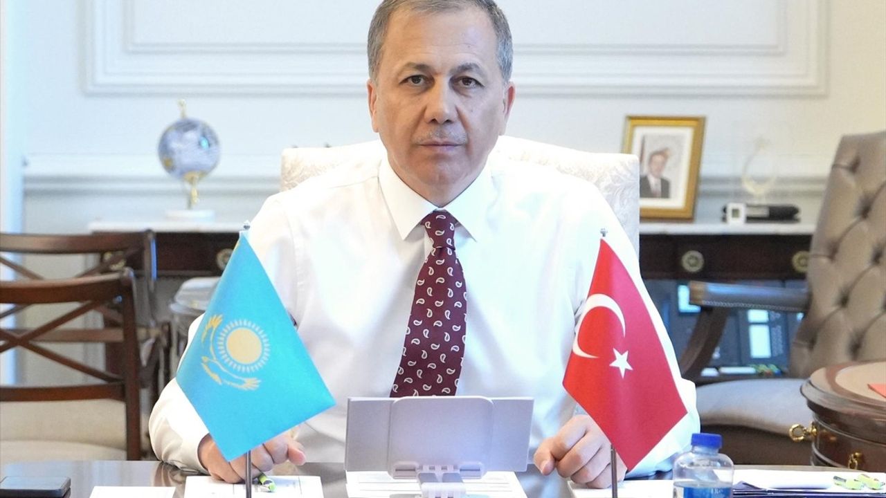 İçişleri Bakanı Yerlikaya'dan Kazak Mevkidaşıyla Görüşme