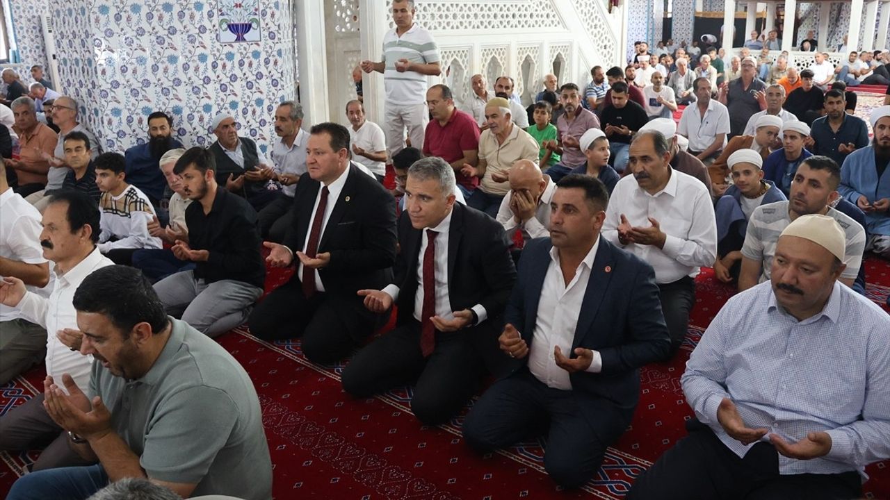 Iğdır'da Şehitler İçin Mevlit Programı Düzenlendi