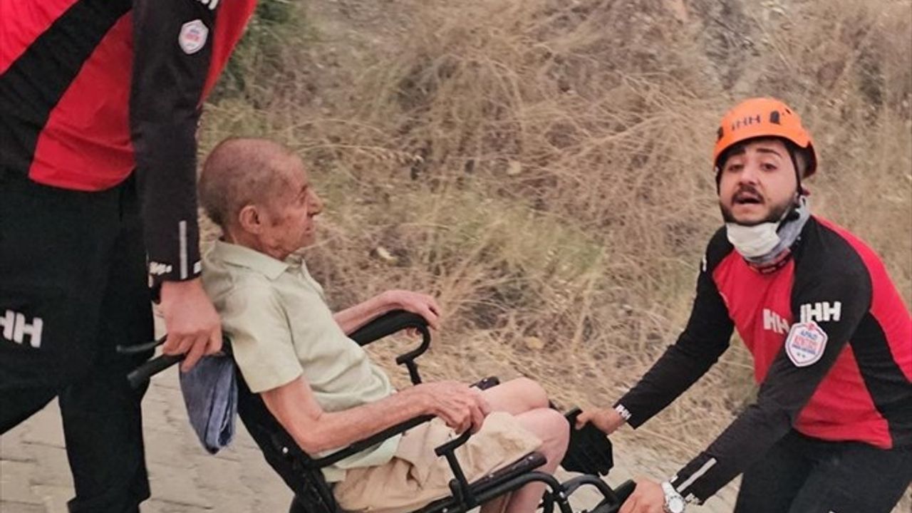 İHH Arama Kurtarma İzmir Ekibi, Seferihisar Yangınında Engelli Vatandaşı Kurtardı
