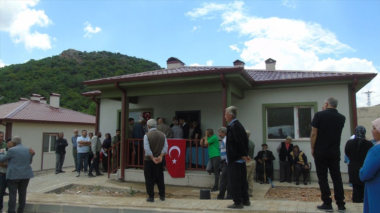 İslahiye'de Kalıcı Konutların Anahtarları Hak Sahiplerine Teslim Edildi