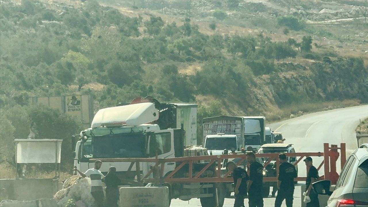 İsrail'in Batı Şeria'daki Kontrol Noktaları Hayatı Zorlaştırıyor