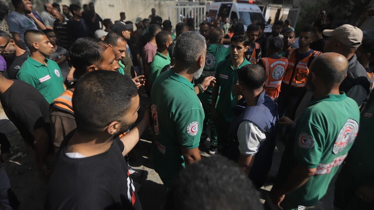İsrail'in Gazze'ye Saldırıları: 3 Sağlık Görevlisi Hayatını Kaybetti