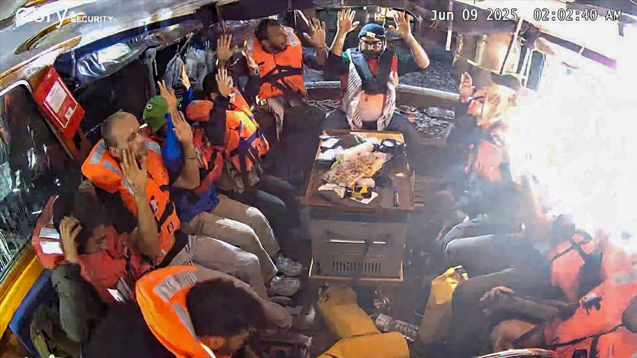 İsrail Ordusu Madleen Gemisine Beyaz Sıvı Döktü