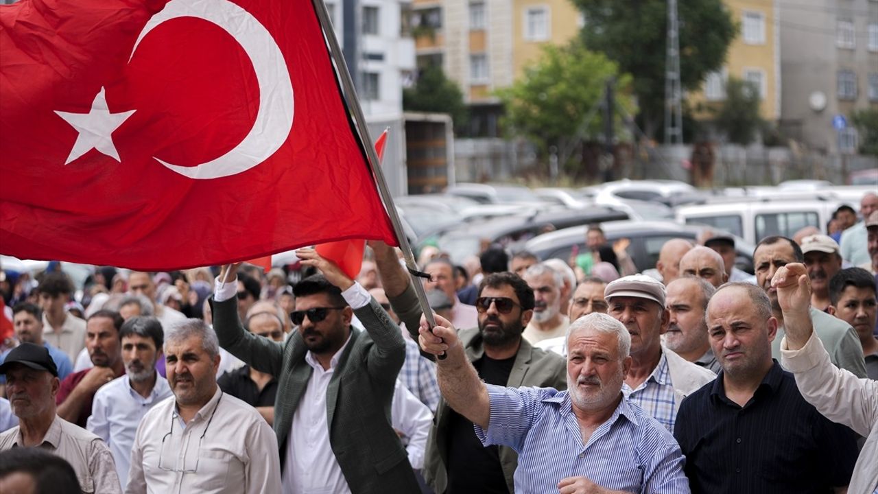 İsrail Saldırıları İstanbul'da Protesto Edildi