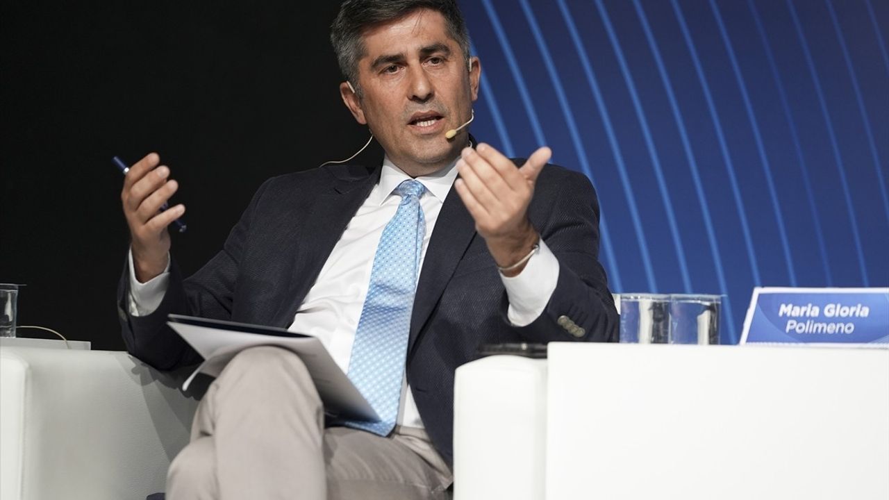 İstanbul'da Büyük Güç Rekabeti ve Orta Doğu Forumu Yapıldı