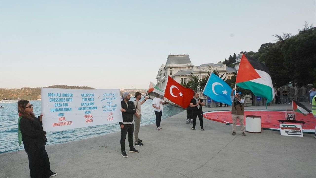 İstanbul'da Gazze İçin Nöbet Eylemi Başladı