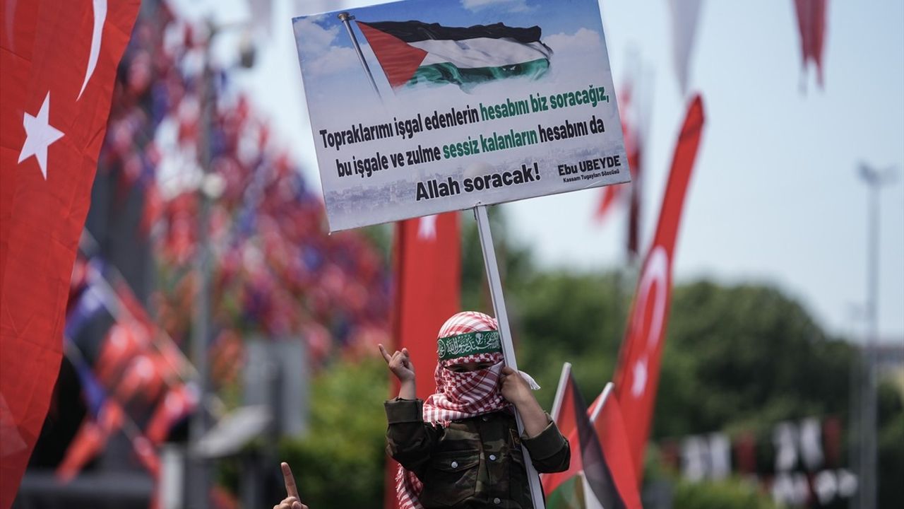 İstanbul'da Gazze İçin Yürüyüş Düzenlendi