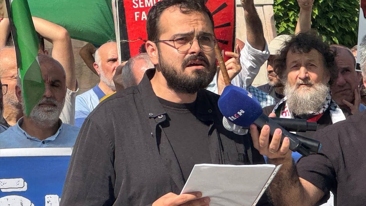 İstanbul'da İsrail'in Saldırıları Protesto Edildi