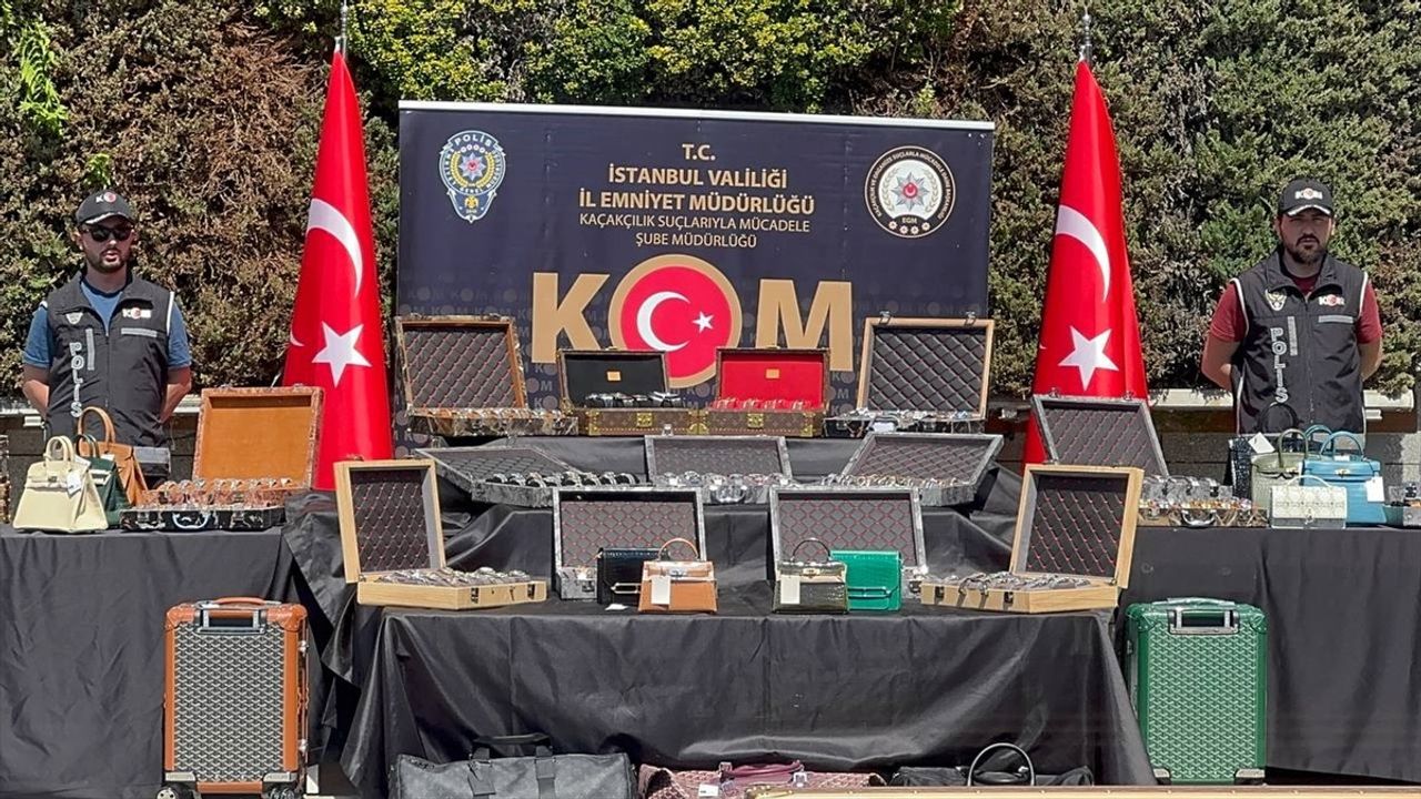 İstanbul'da Kaçak Çanta ve Saat Operasyonu: 3 Gözaltı