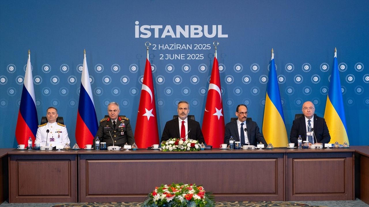 İstanbul'da Rusya-Ukrayna Savaşı İçin Barış Müzakereleri Başladı