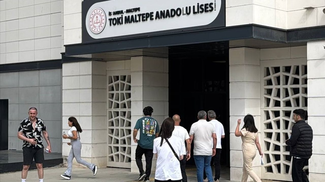 İstanbul'da YKS'nin İlk Oturumu TYT Gerçekleşti