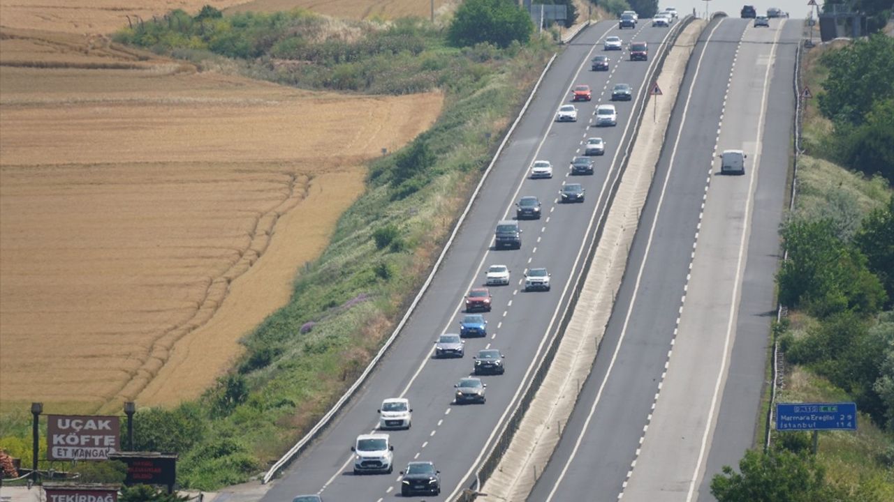 İstanbul-Tekirdağ Kara Yolunda Bayram Trafiği Yoğunluğu