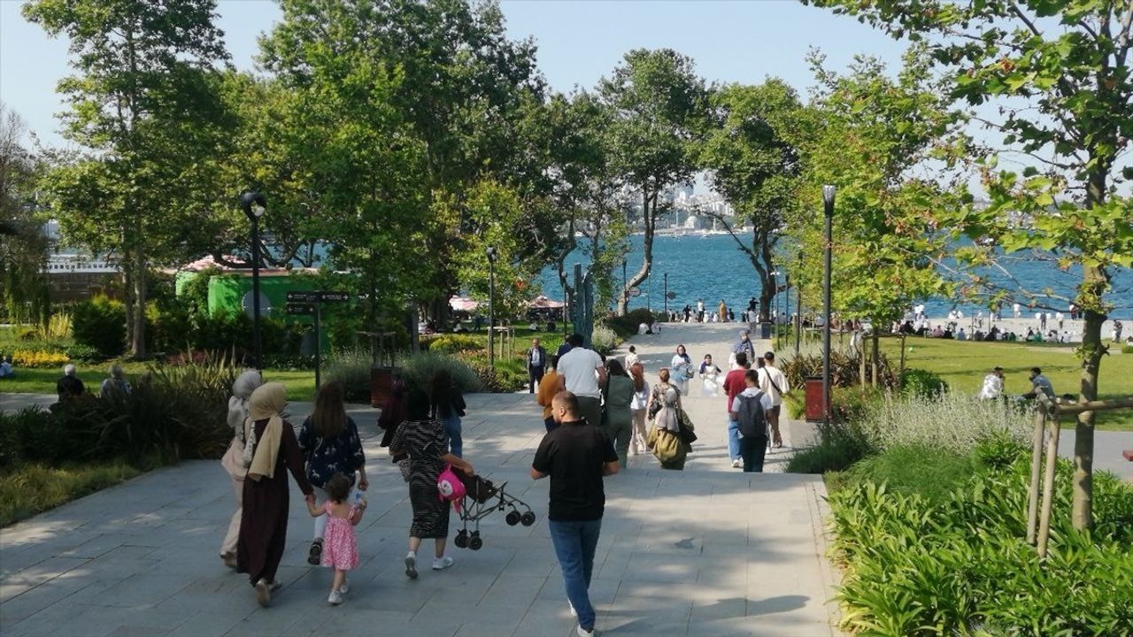 İstanbullular Bayramın İlk Gününde Sahil ve Parklarda