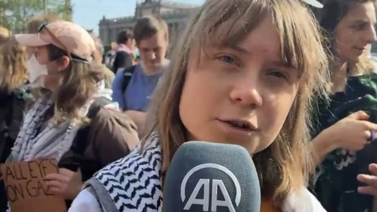 İsveç'te Filistin'e Destek Gösterisi: Greta Thunberg ile Yüzlerce Activist Bir Araya Geldi