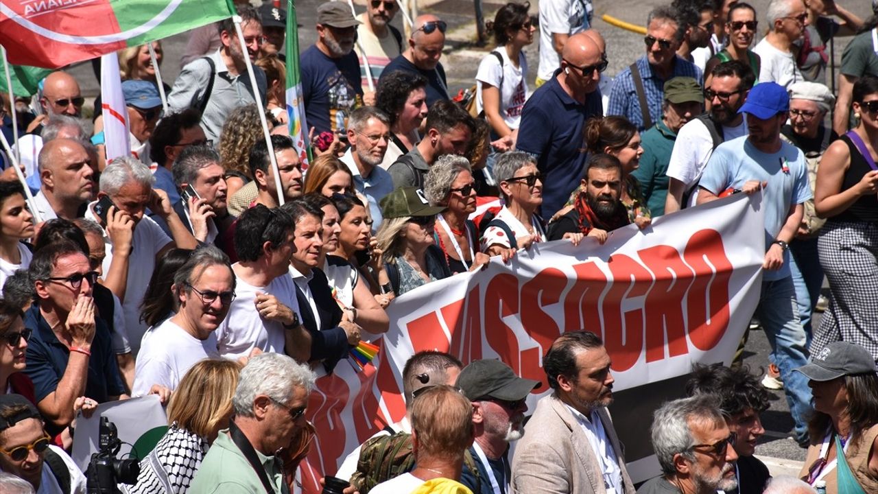 İtalya'da Gazze İçin Protesto Gösterisi