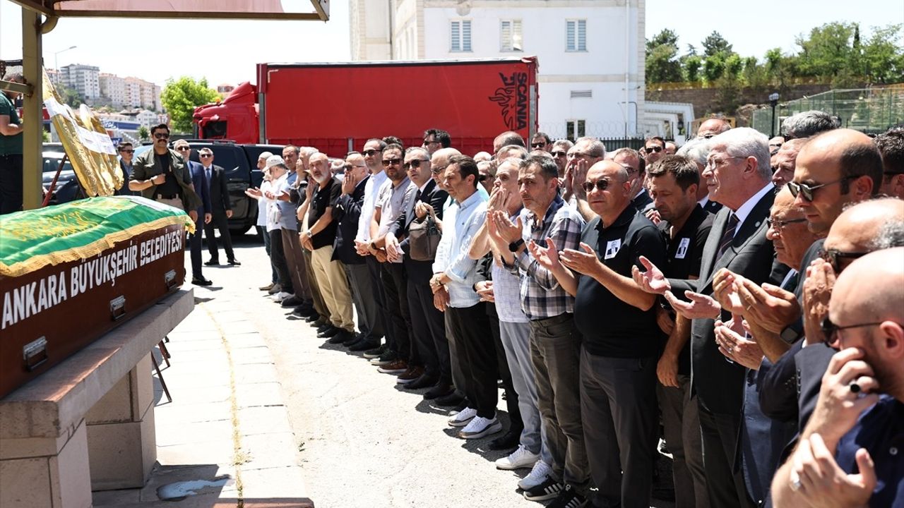 İYİ Parti Genel Başkanı Dervişoğlu, Günler'in Cenaze Törenine Katıldı