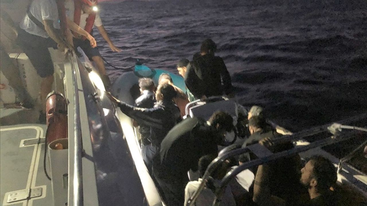 İzmir Açıklarında Düzensiz Göçmen Kurtarma Operasyonu