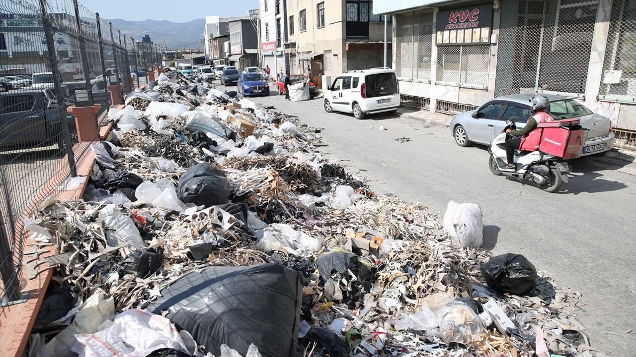 İzmir'de Ayakkabıcılar Sitesi'nde Atık Problemi