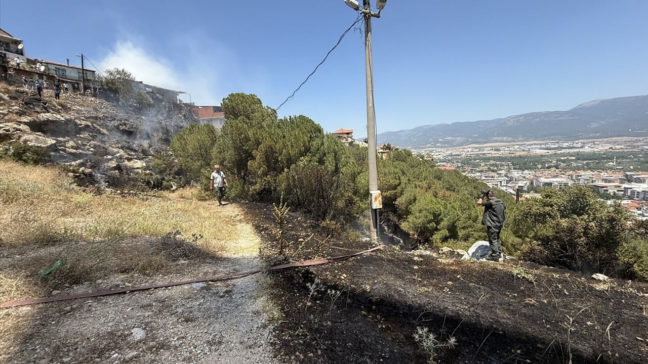 İzmir'de Yangın: Bir Ev Kül oldu