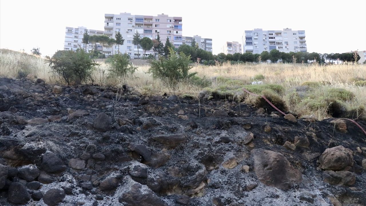 İzmir'de Yangın Kontrol Altına Alındı