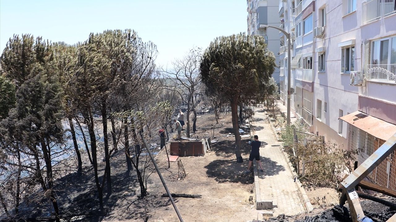 İzmir'deki Yangın Kontrol Altına Alındı