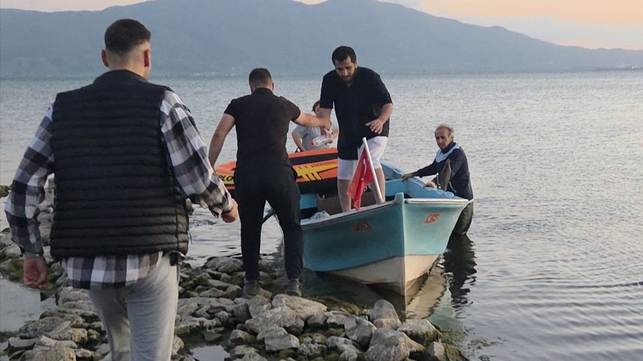 İznik Gölü'nde Botla Mahsur Kalan Kişi Kurtarıldı