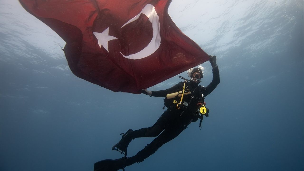 Jandarma Teşkilatı 186. Yıl Dönümünü Su Altında Kutladı
