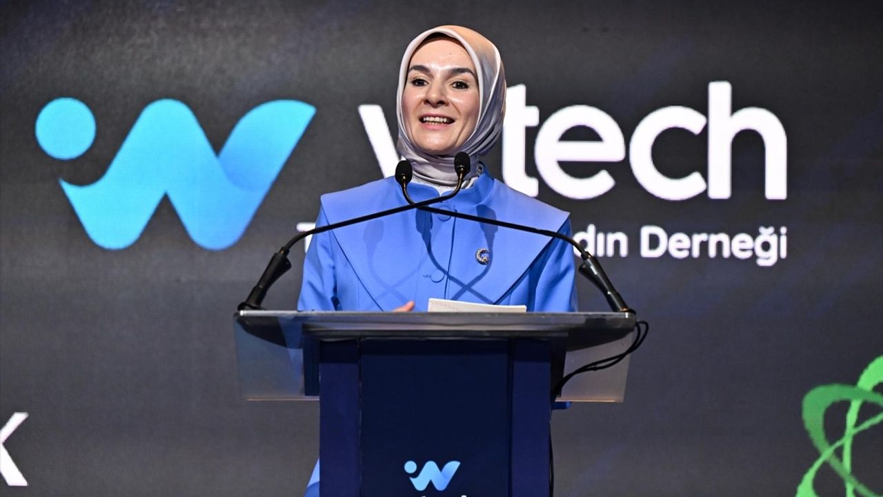 Kadınları Teknolojiyle Buluşturmak: 2025 Aile Yılı'nda Vizyoner Politikalar